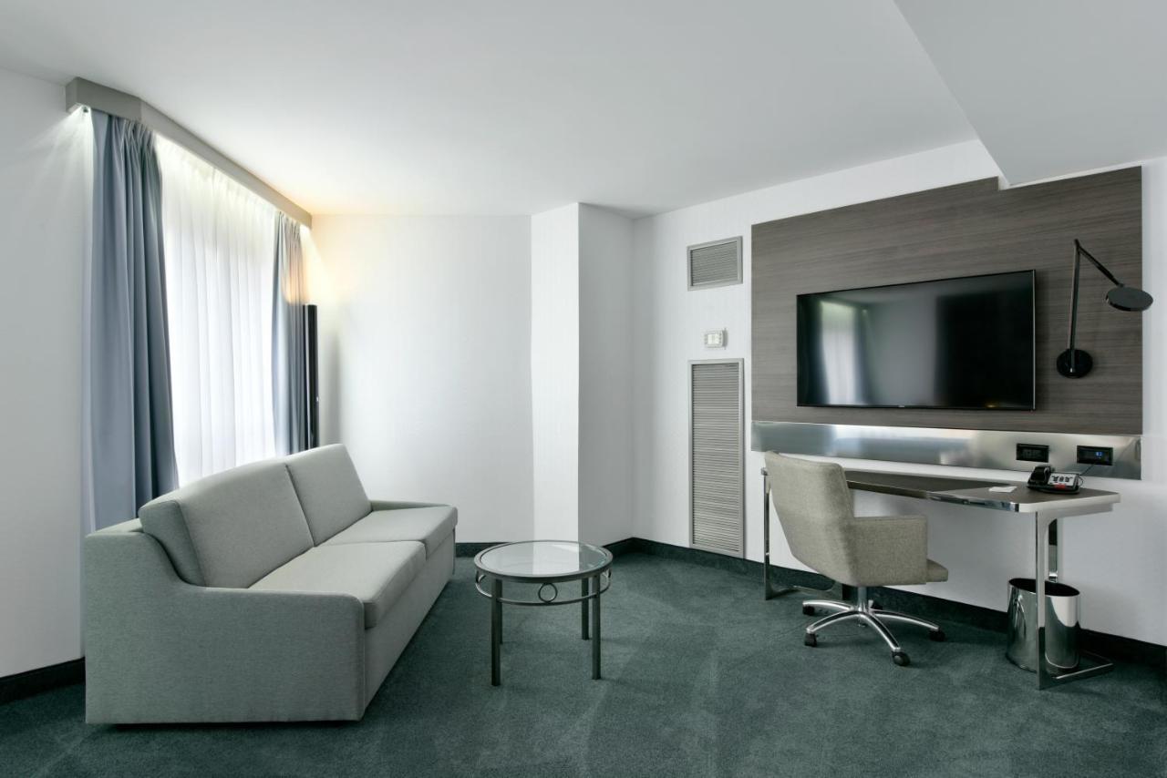 Doubletree By Hilton Ottawa Downtown Otel Dış mekan fotoğraf